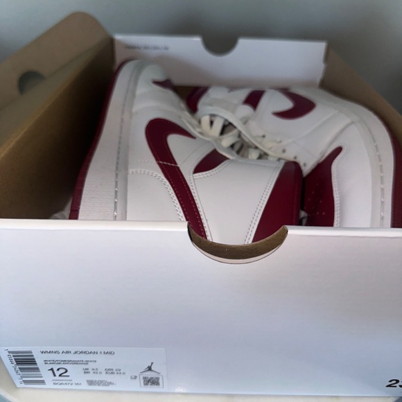 Jordan 1 Mid Valentines Day - Picture 5 of 6